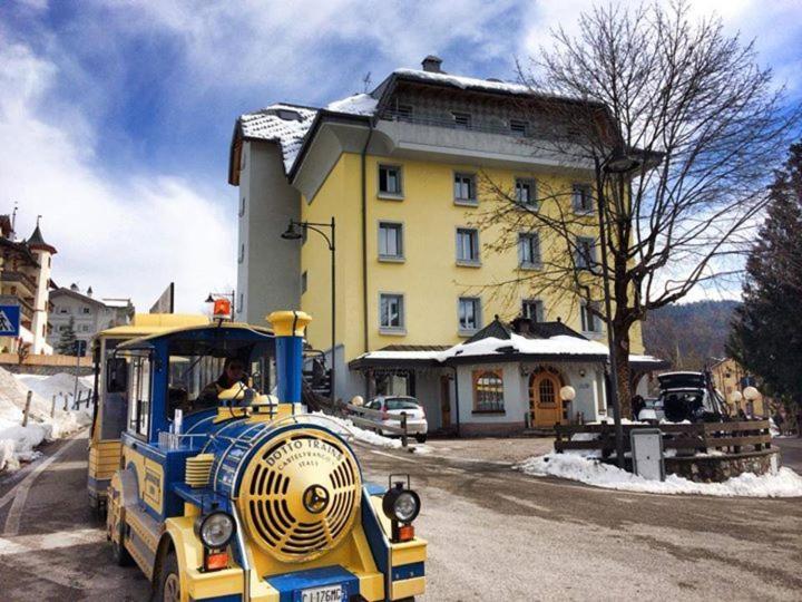 Hotel Vittoria Folgaria Exteriör bild