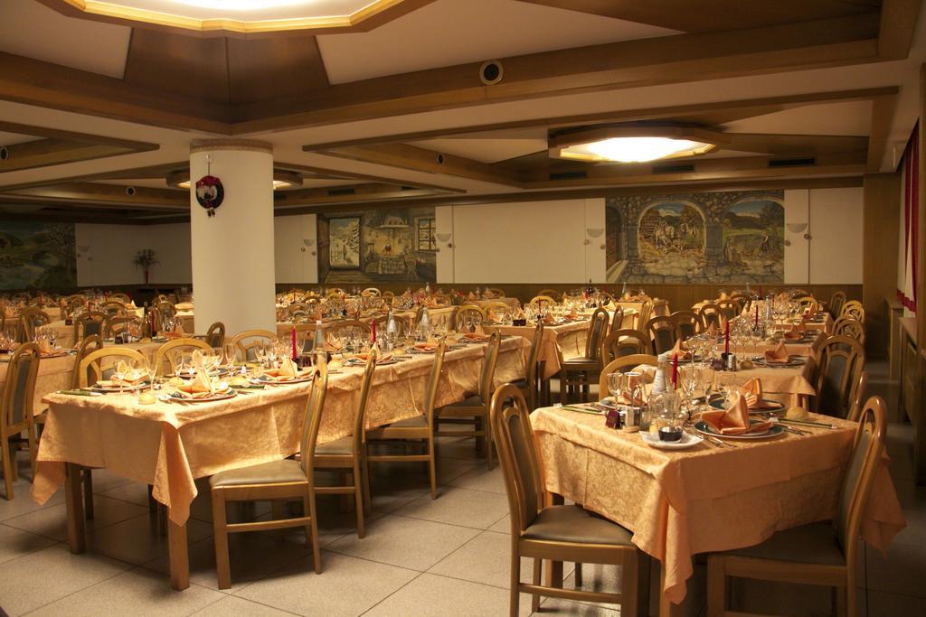 Hotel Vittoria Folgaria Exteriör bild