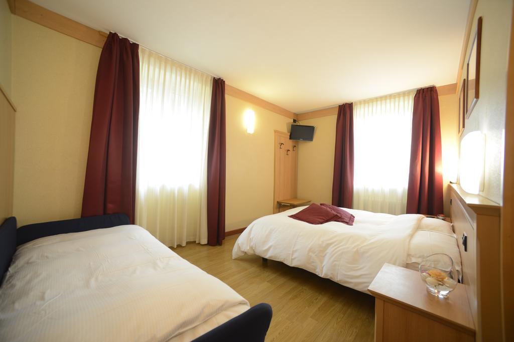 Hotel Vittoria Folgaria Rum bild