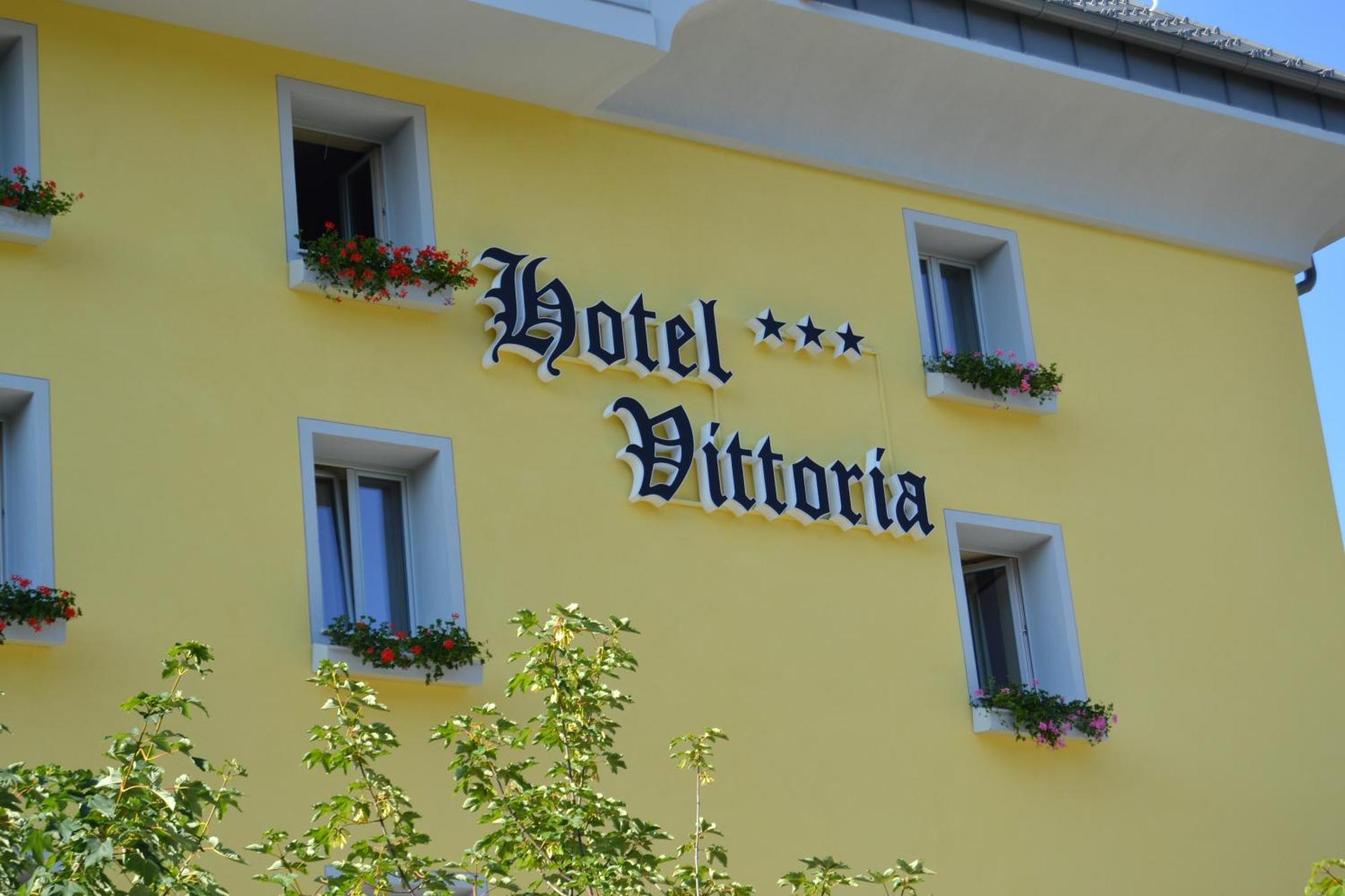 Hotel Vittoria Folgaria Exteriör bild