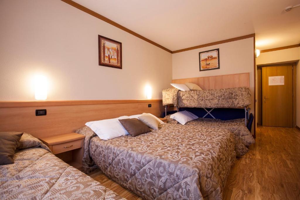 Hotel Vittoria Folgaria Rum bild